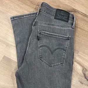 NEW, Levi 721 high rise jeans, size 28